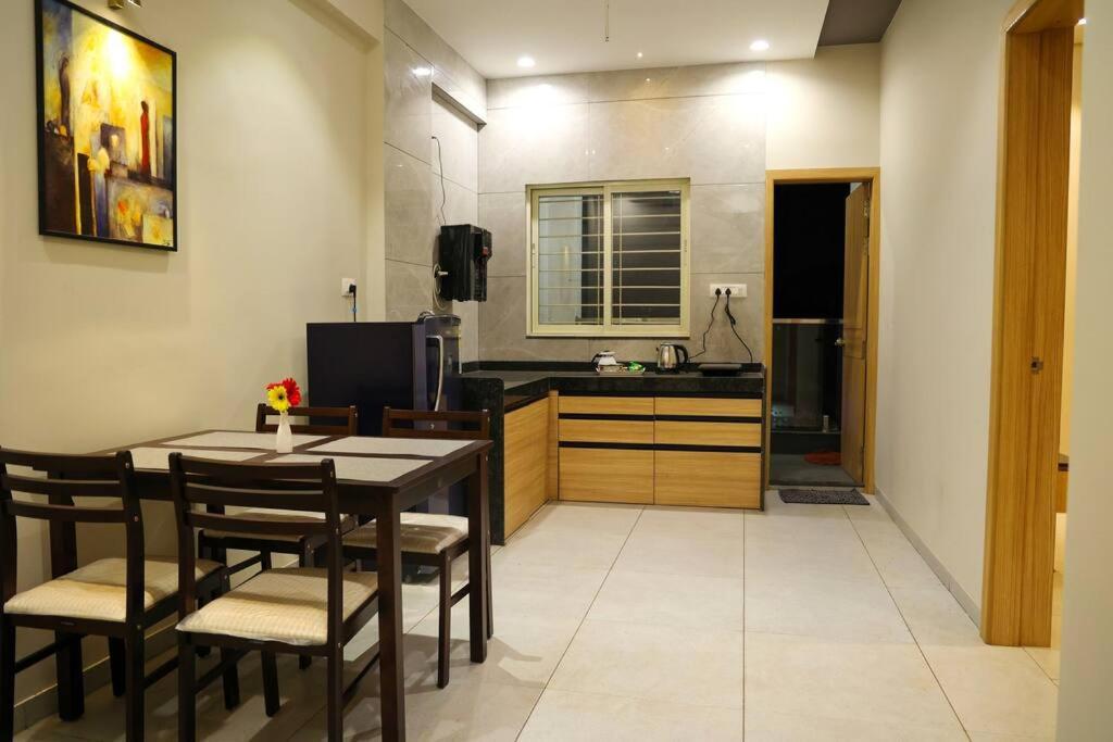 'Sumadhu Homes 301 ' Kolhapur Esterno foto