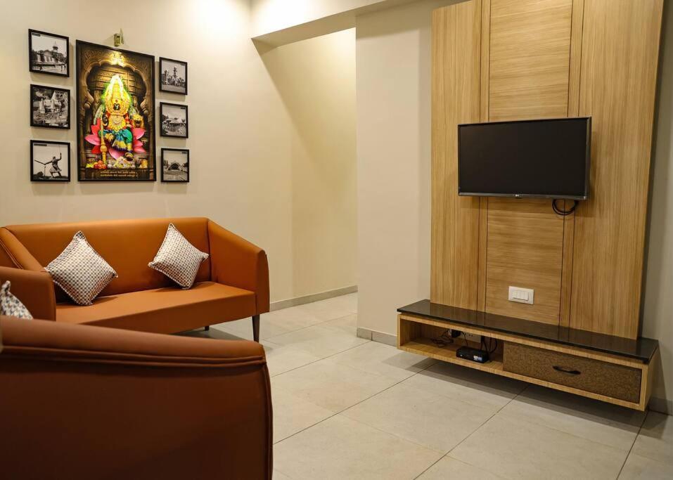 'Sumadhu Homes 301 ' Kolhapur Esterno foto