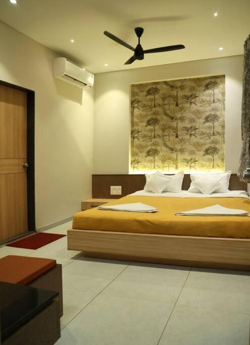 'Sumadhu Homes 301 ' Kolhapur Esterno foto
