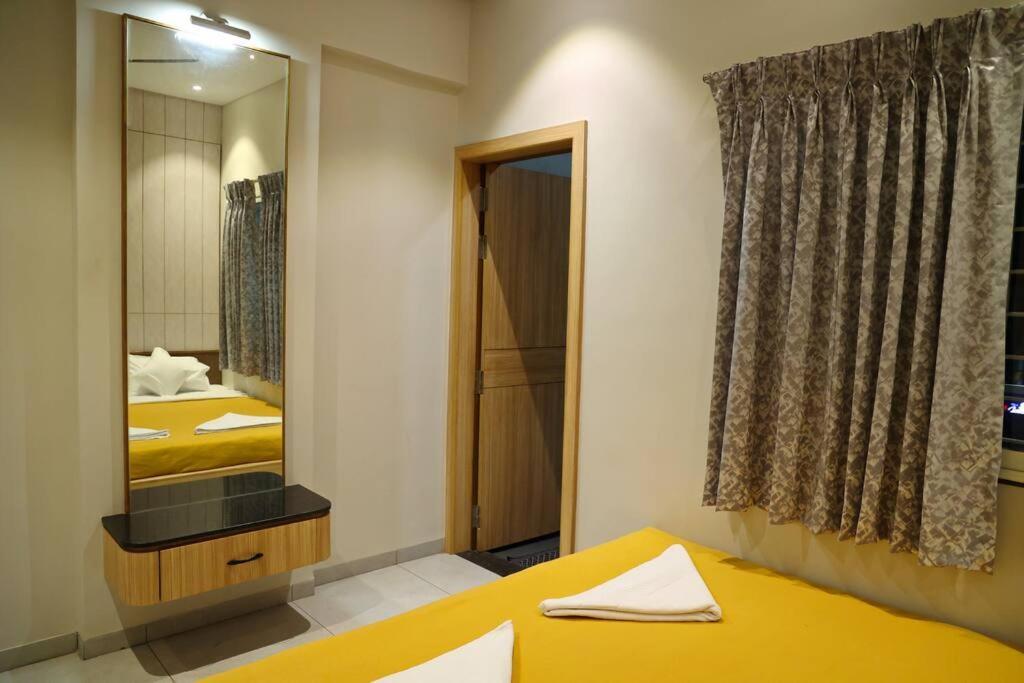 'Sumadhu Homes 301 ' Kolhapur Esterno foto