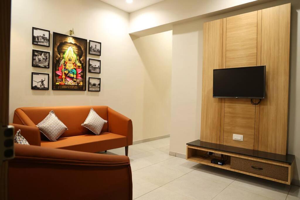 'Sumadhu Homes 301 ' Kolhapur Esterno foto